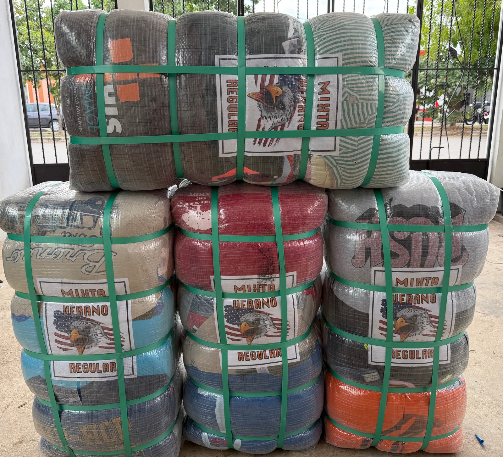 Pacas de ropa de dama mixta niños y por artículos 